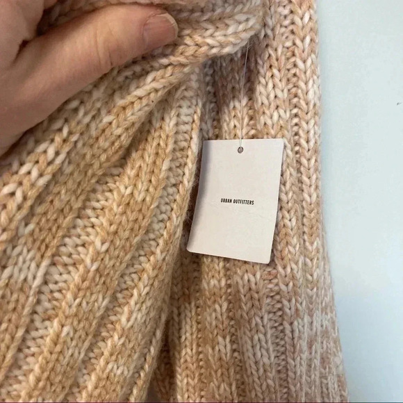 NWT  Urban Outfitters ribbed cropped turtleneck sweater - Picture 4 of 6